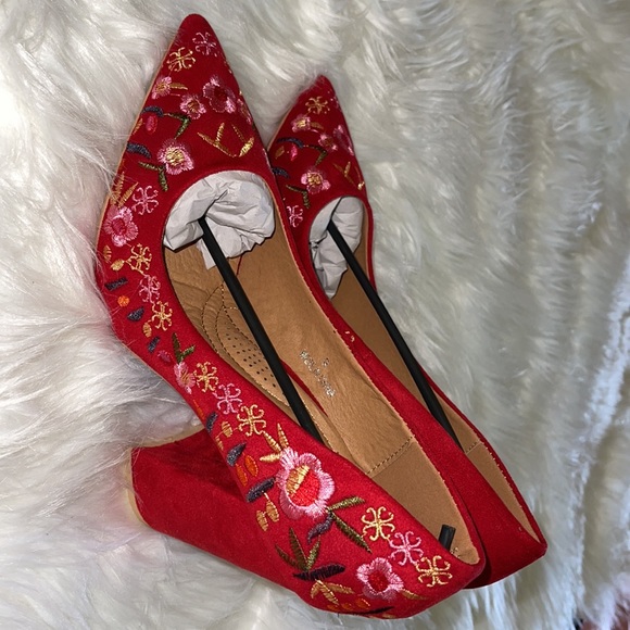 Heels - Picture 2 of 4